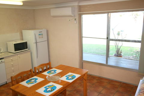 Lake Edge Apartments - Kingaroy Accommodation 14