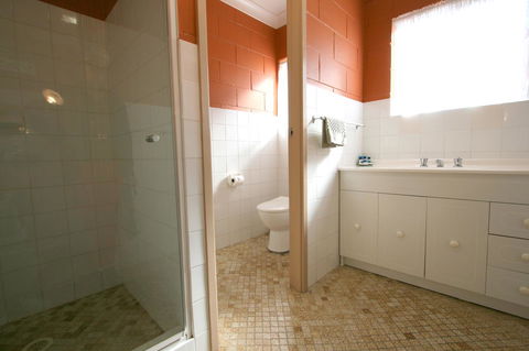 Lake Edge Apartments - Kingaroy Accommodation 9