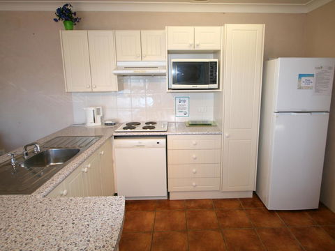 Lake Edge Apartments - Kingaroy Accommodation 6