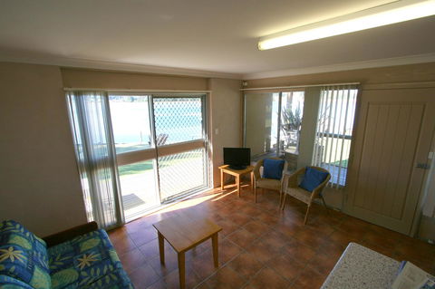Lake Edge Apartments - Kingaroy Accommodation 10