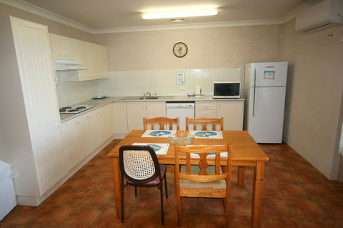 Lake Edge Apartments - Kingaroy Accommodation 17