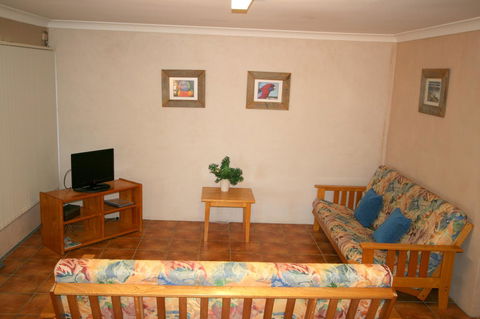 Lake Edge Apartments - Kingaroy Accommodation 27