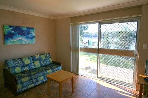 Lake Edge Apartments - Kingaroy Accommodation 11