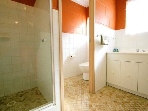 Lake Edge Apartments - Kingaroy Accommodation 25