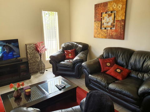 Explore Adelaide, Gawler, The Barossa And Clare Valleys All-in-one - Kingaroy Accommodation 0