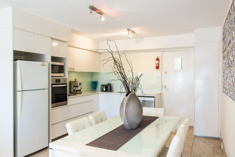 Bayview Beachfront Apartments, In Town Right On The Beach - Kingaroy Accommodation 42