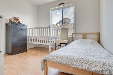 The Island House - Kingaroy Accommodation 4