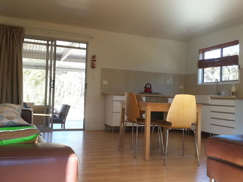 The Island House - Kingaroy Accommodation 9
