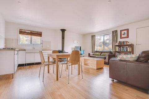 The Island House - Kingaroy Accommodation 2