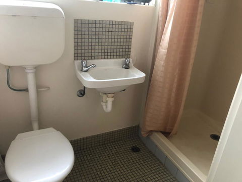 Kingscote Central - Kingaroy Accommodation 8