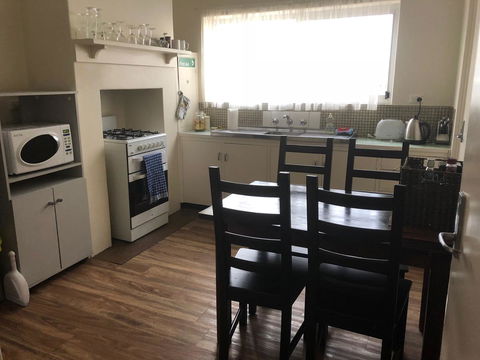 Kingscote Central - Kingaroy Accommodation 7