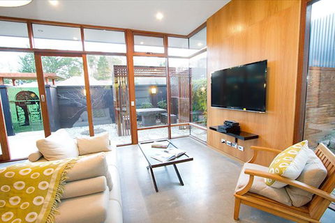 Sticky Rice Villas - Kingaroy Accommodation 24