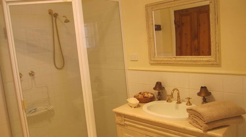 Gainsborough Cottage - Kingaroy Accommodation 8