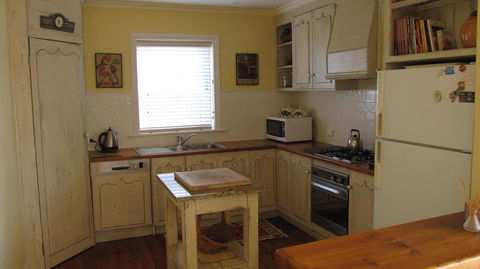 Gainsborough Cottage - Kingaroy Accommodation 10