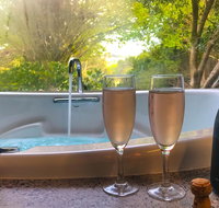 Adelaide Hills Retreats - Kingaroy Accommodation