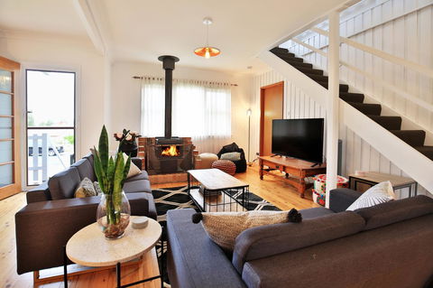 Hudson Bay @ Basin View-Pet Friendly-15 Mins To Hyams Beach - Kingaroy Accommodation 0
