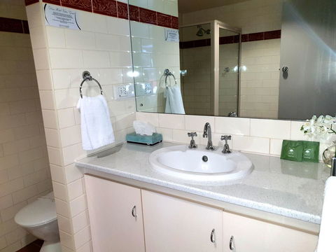 Nightcap At Hotel Victor - Kingaroy Accommodation 8
