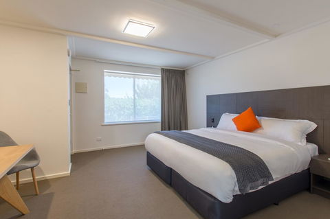 Mick O\'Sheas - Kingaroy Accommodation 9