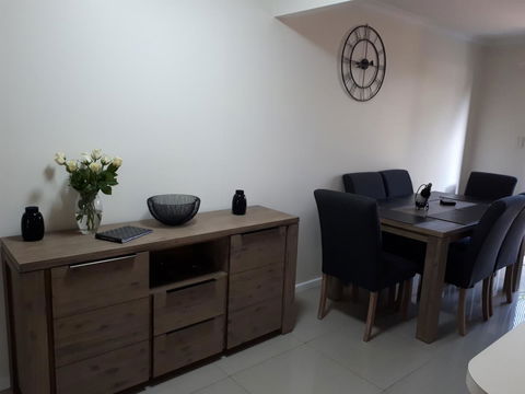 Townhouse On The Marina - Kingaroy Accommodation 2