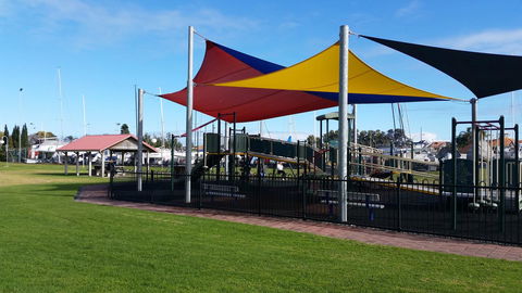 Townhouse On The Marina - Kingaroy Accommodation 11