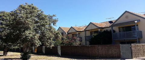 Townhouse On The Marina - Kingaroy Accommodation 0