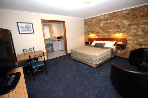 Clare Central - Kingaroy Accommodation 16