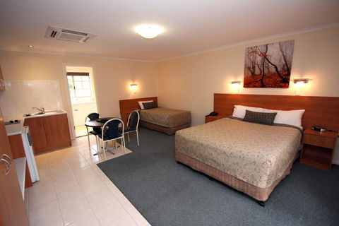 Clare Central - Kingaroy Accommodation 18