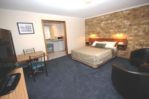 Clare Central - Kingaroy Accommodation 12