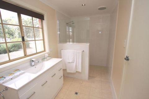 Clare Central - Kingaroy Accommodation 9