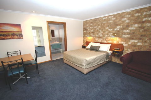 Clare Central - Kingaroy Accommodation 22