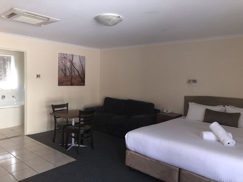 Clare Central - Kingaroy Accommodation 4