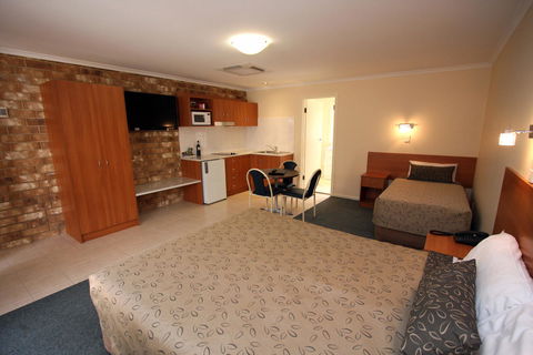 Clare Central - Kingaroy Accommodation 19