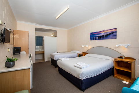 Blue Seas Motel - Kingaroy Accommodation 3