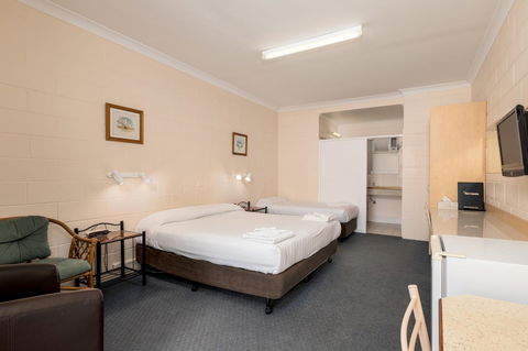 Blue Seas Motel - Kingaroy Accommodation 1