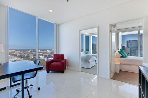 Light And Spacious, Stunning Views Of Adelaide - Kingaroy Accommodation 7