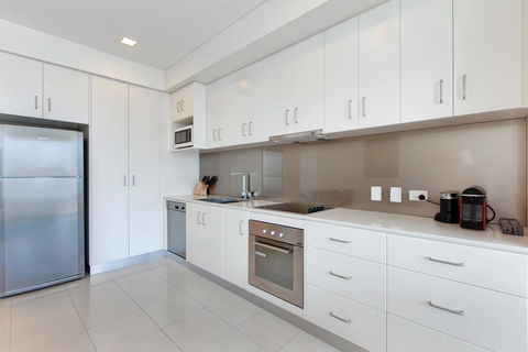 Light And Spacious, Stunning Views Of Adelaide - Kingaroy Accommodation 4