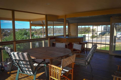 Baywatch - Kingaroy Accommodation 0