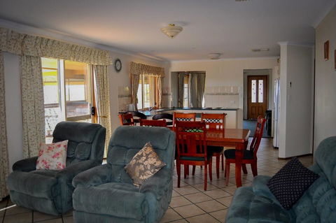 Baywatch - Kingaroy Accommodation 15