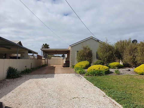 Super Central Location - Kingaroy Accommodation 4