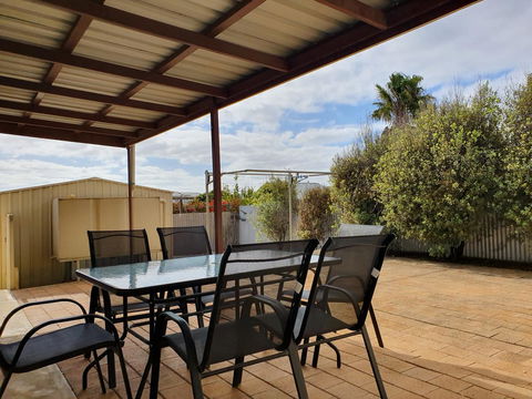 Super Central Location - Kingaroy Accommodation 11