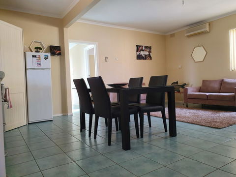 Super Central Location - Kingaroy Accommodation 6