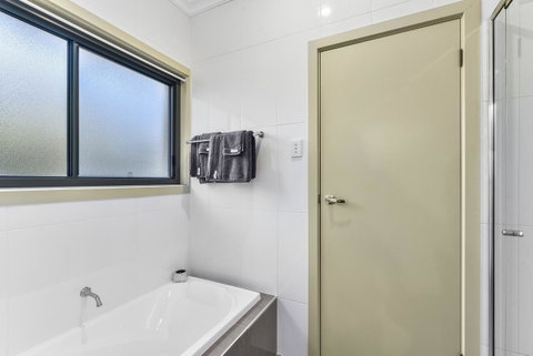 Accommodation On Lansell 2 - Kingaroy Accommodation 11