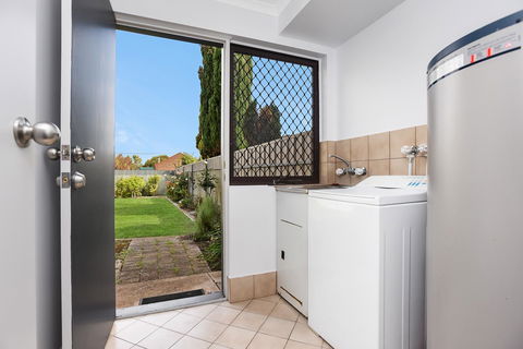 Sorrento - Aldinga Beach - Kingaroy Accommodation 1