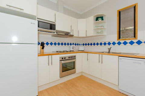 Desert Pea - Kingaroy Accommodation 6