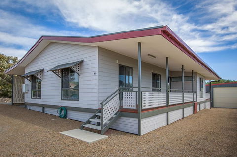 Desert Pea - Kingaroy Accommodation 0