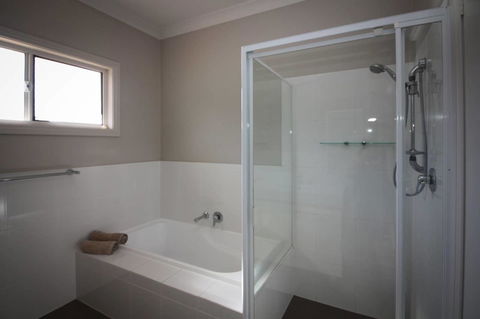 Waterfront On Osprey - Kingaroy Accommodation 21