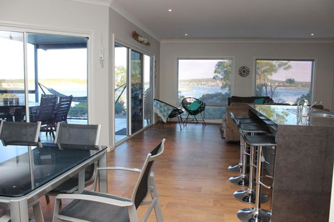 Waterfront On Osprey - Kingaroy Accommodation 7