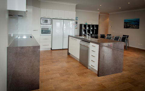 Waterfront On Osprey - Kingaroy Accommodation 8