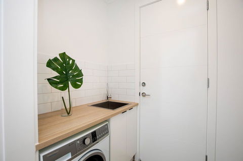 Brand New Affordable Luxury 3 Bedroom 3 Bathrooms House Close To Adelaide City, Chinatown, Beach, Adelaide Airport - Kingaroy Accommodation 6