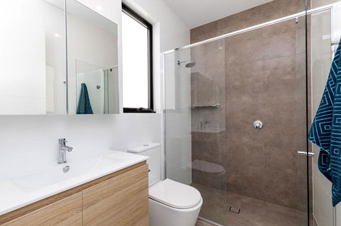 Brand New Affordable Luxury 3 Bedroom 3 Bathrooms House Close To Adelaide City, Chinatown, Beach, Adelaide Airport - Kingaroy Accommodation 10